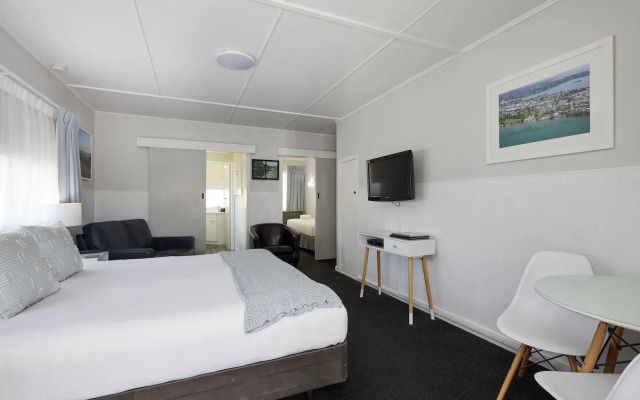 Harbour View Motel and Water Front Apartments