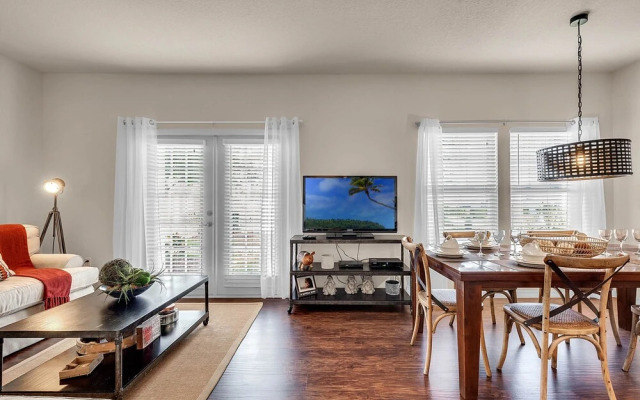 Lucaya Village 3040 #21-101