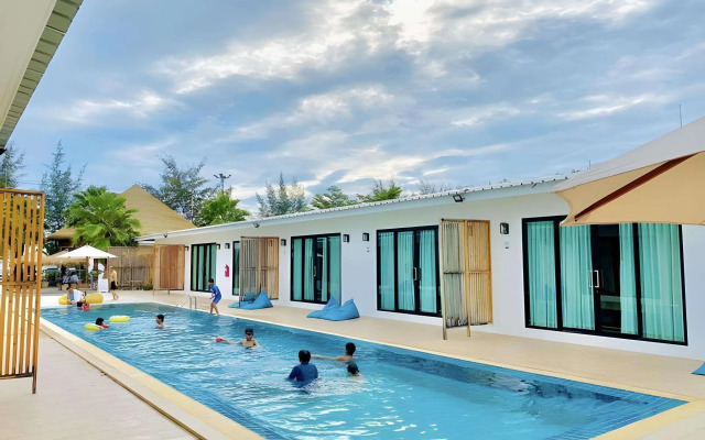 Cruises the Pool Access