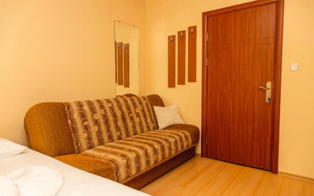 Compact studio with an indoor pool near Cacao Beach