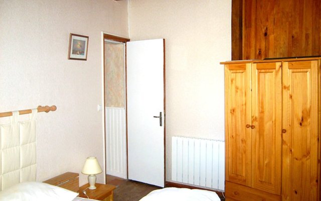 House With 2 Bedrooms in Brouchaud, With Enclosed Garden and Wifi
