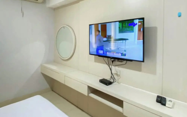 Good Homey Studio Apartment At Warhol (W/R) Residences