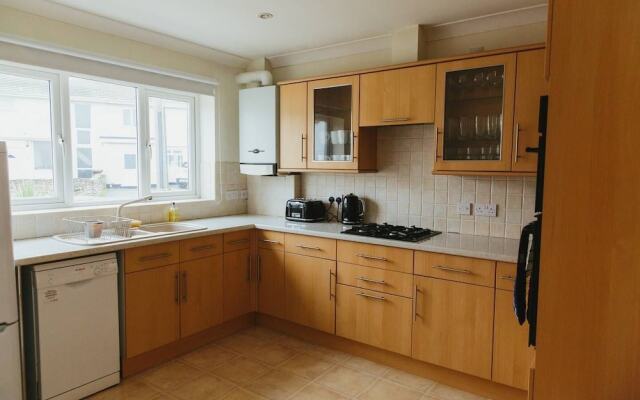 Family Home in Newquay, Parking, 3 min Walk Beach
