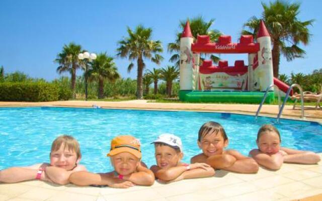 Aparthotel 4 Stars Adelianos Kampos