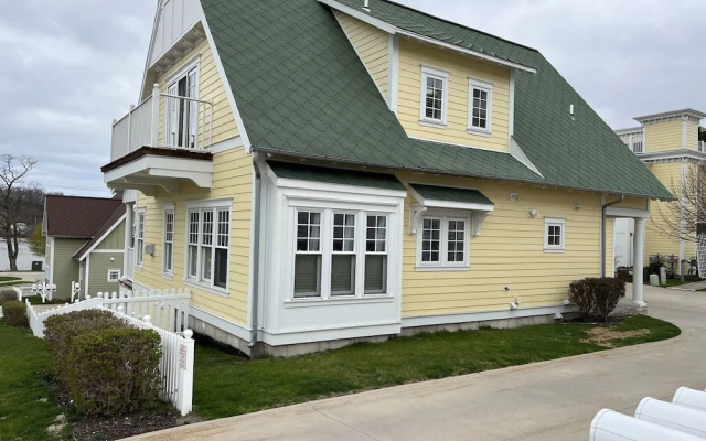 Family-Friendly 3BR Condo Grand Haven 27