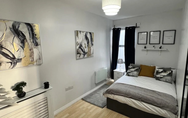 Spacious 2BR City Center Apartment