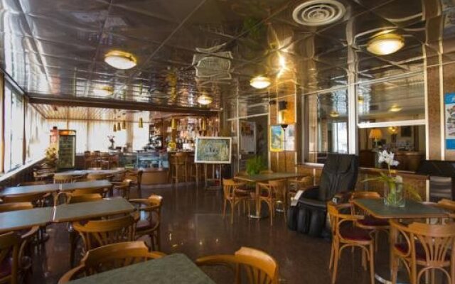 Hotel Eden