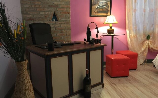 La Rosa tra le Vigne