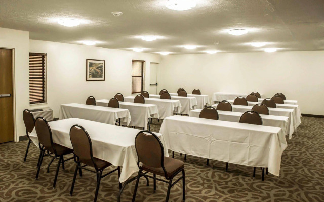 Comfort Inn & Suites Cincinnati Eastgate