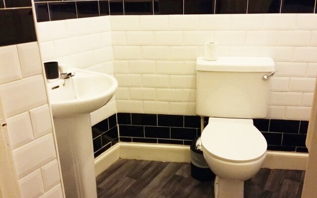 Large 3 Bed West End Apartment
