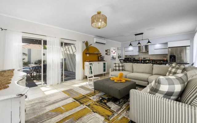 Beautiful 3br4ba Amazing Location w Private Pool