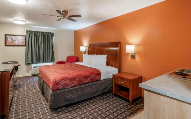 Econo Lodge & Suites Granite City