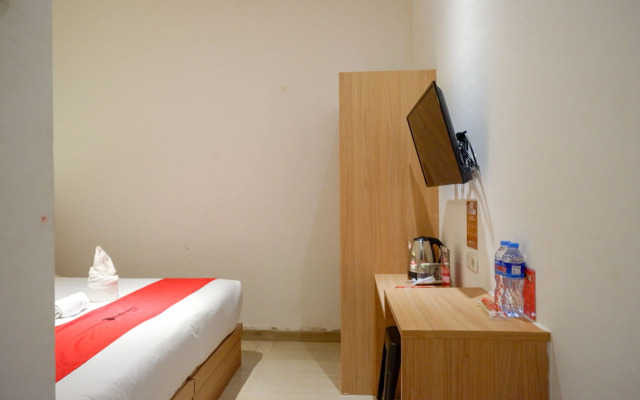 RedDoorz Plus @ Losari Makassar