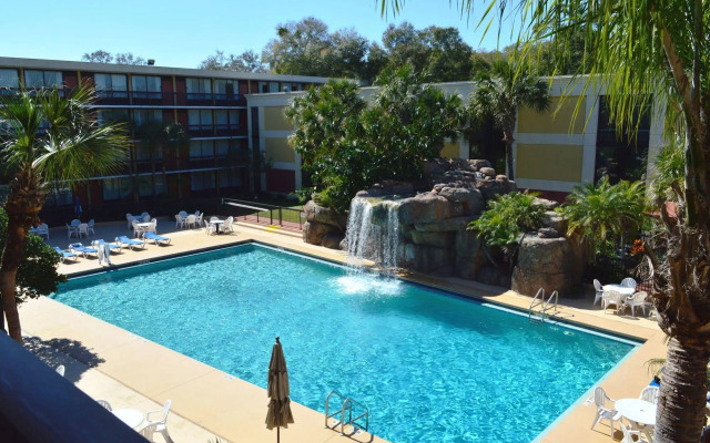 Opal Hotel & Suites