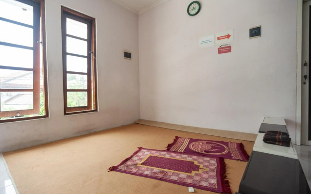 OYO 1941 Aaa Residence Syariah