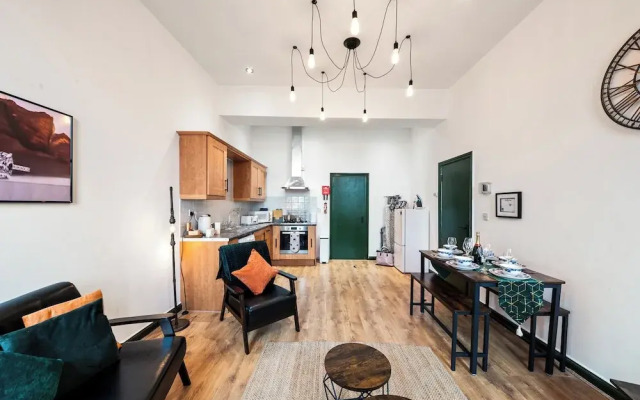 3 Bedroom Apartment-birmingham-sleeps7-citycentre