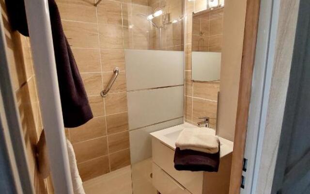 11 Le Tadorne (Adults Only)