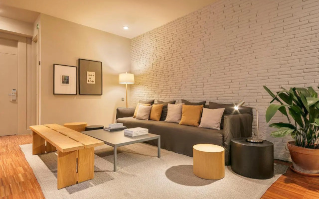 Pau Claris Apartment