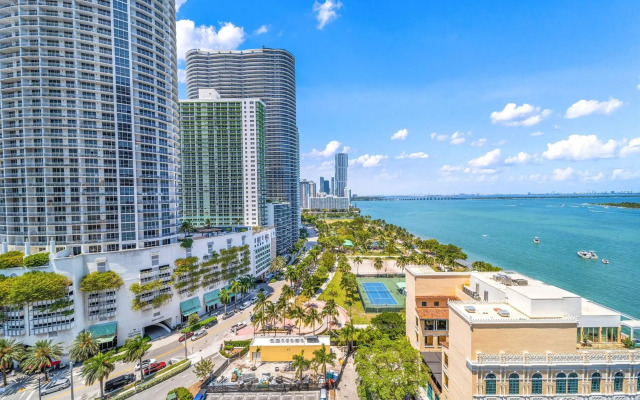 Bayfront Gem With Balcony and Pool