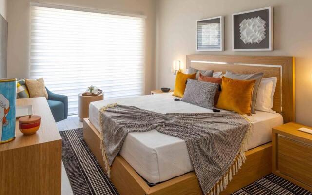 Luxury 2BR Pool & Golf View at Cana Pearl