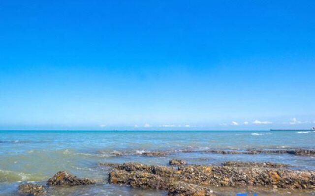 Fanshe Xiaozhu Homestay (Beihai High-Speed Railway Station)