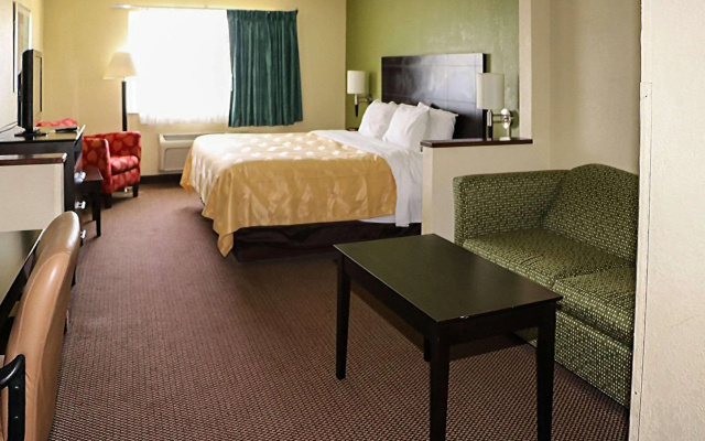 Quality Inn Evansville Eastland Area