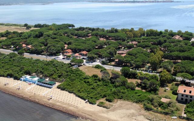 Close to the Sea, Air-conditioned