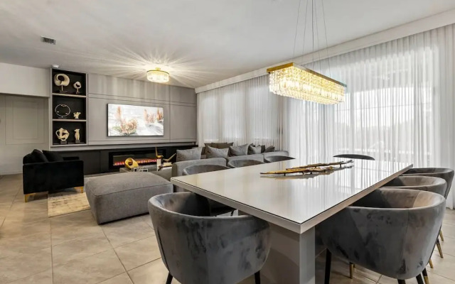 NEW 6bedrooms Pool At Solterra