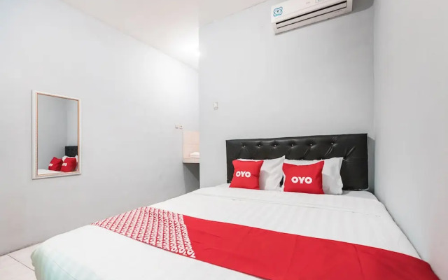 OYO Living 1756 Amira Guest House