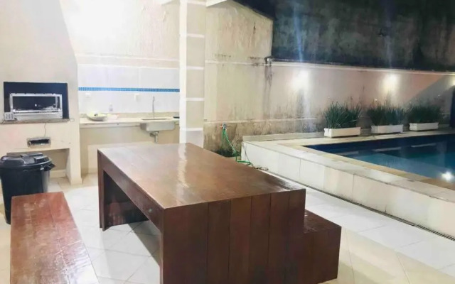 Casa de praia com piscina e churrasqueira - Indaiá Bertioga