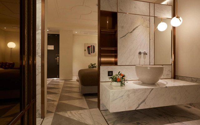 9 Brick Hotel