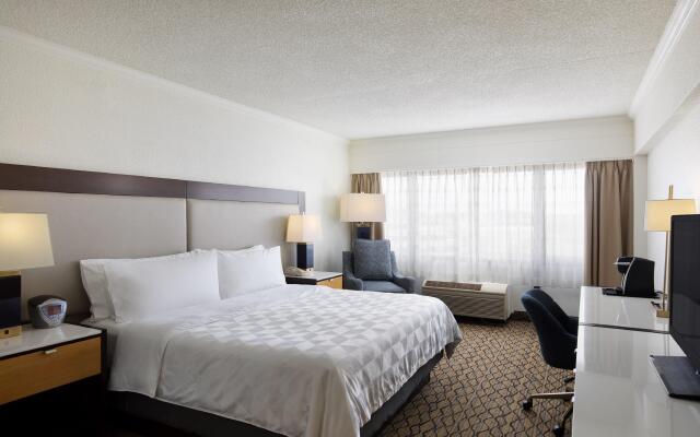 Holiday Inn Clark - Newark Area by IHG