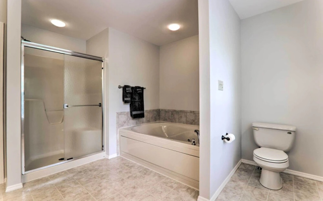 East Stroudsburg Hideaway w/ 2 Community Pools!