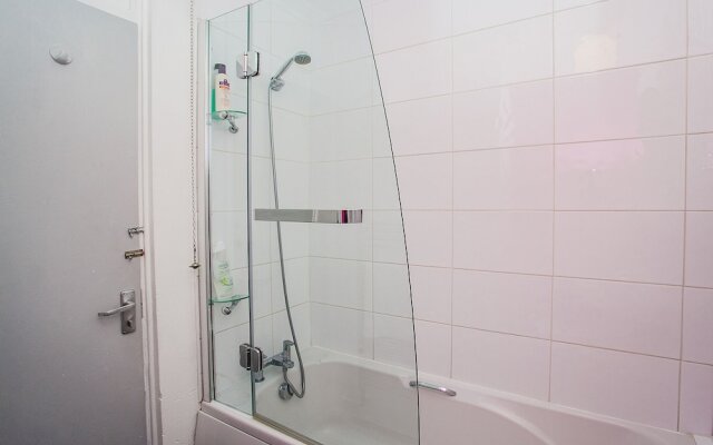 Stylish Flat 4 Min Walk From London Bridge Station