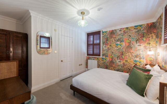 The Clarence Boutique Rooms