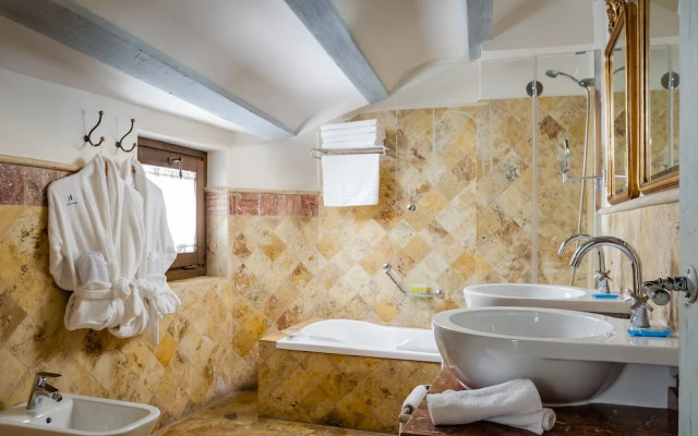 Hotel  YIT La Casona del Arco