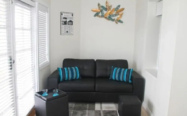 Smugglers Inn Studio Apartments