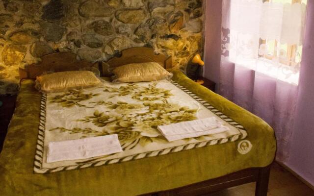 Peak Mazeri Guest House