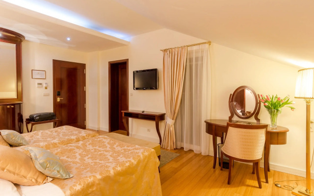 Hotel President Solin