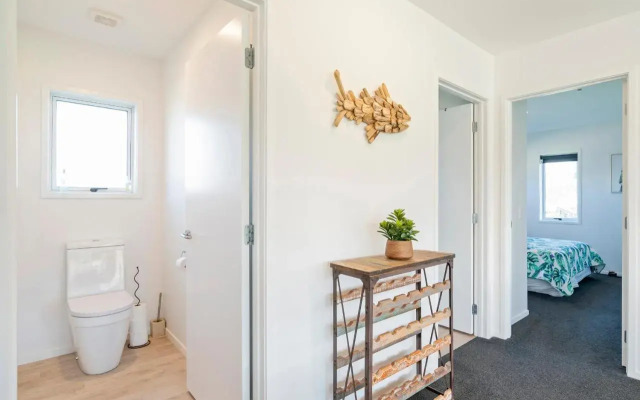 Sundaze Escape - Cooks Beach Holiday Home