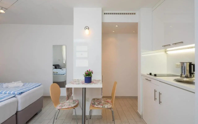 Split Center Suites