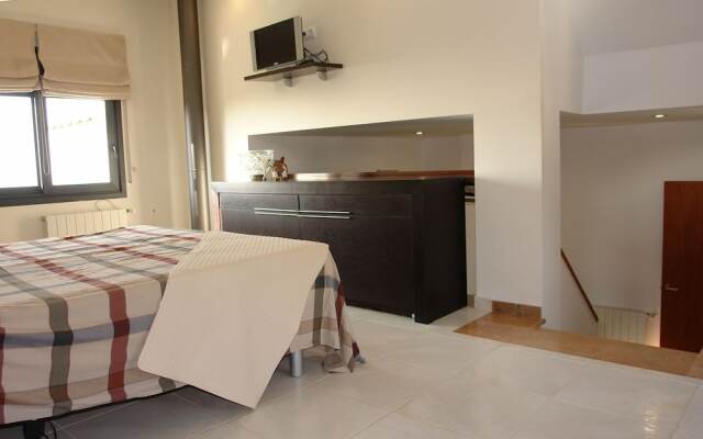 Scenic Villa in Palau Saverdera With Private Swimming Pool