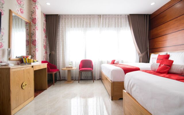 RedDoorz Plus near Tan Son Nhat Airport 2