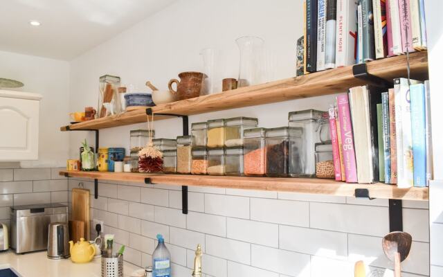 Spacious 4 Bedroom Family Home in Hove