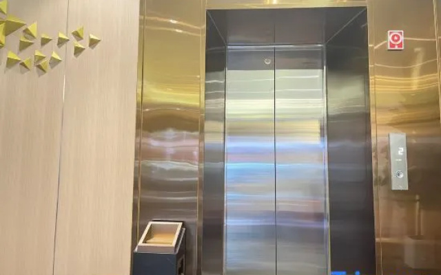 Ruifeng Hotel (Guangzhou Railway Station West Clocks and Watches City)