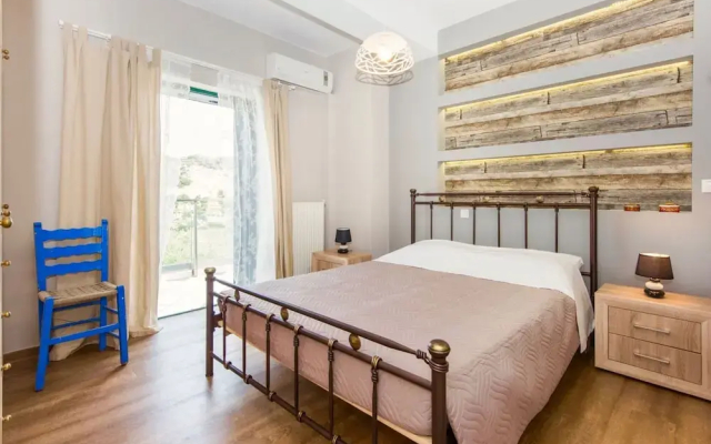 Villa in Gerani With Pool and Sea Views