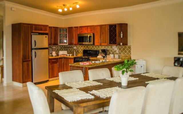 Well Furnished w Private Pool, BBQ & Palapa Bar