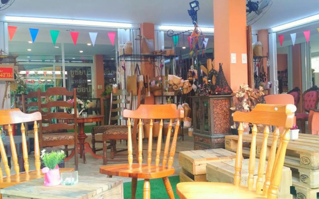Chuchai Buri Sri Amphawa