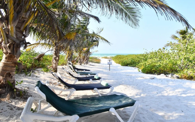 Arena y Mar Beachfront House, El Cuyo by The Spot Rentals