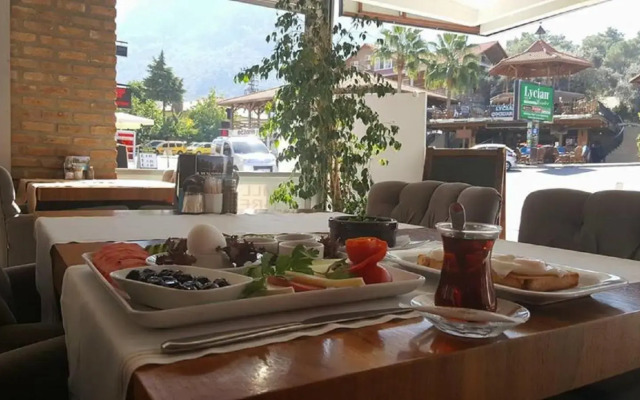 Han Deluxe Hotel